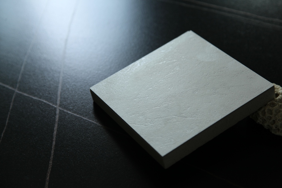 Wie realisiert eine präzisionsgravierte Oberfläche natürliche 3D-Texturen? Beatas Flieseninnovation enthüllt