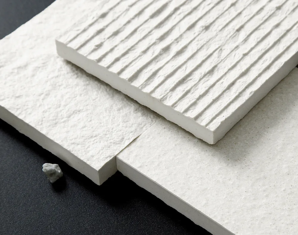 Massenproduktion für Ganzkörperfliesen für den Außenbereich im Format 600 x 1200 x 12 mm gestartet